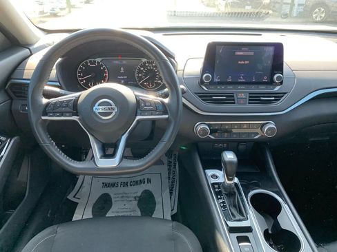 Used 2022 Nissan Altima 2.5 SV w/ SV Premium Package FWD image 11