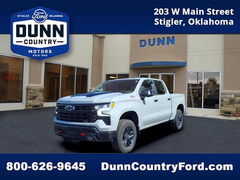Used 2024 Chevrolet Silverado 1500 LT Trail Boss w/ LT Trail Boss Premium Package AWD/4WD image 1