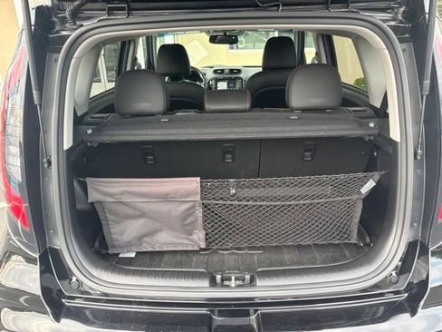 Used 2017 Kia Soul ! w/ Tech Package FWD image 7