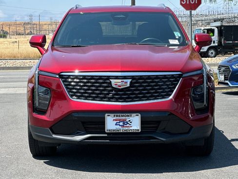 Used 2024 Cadillac XT4 Premium Luxury image 9