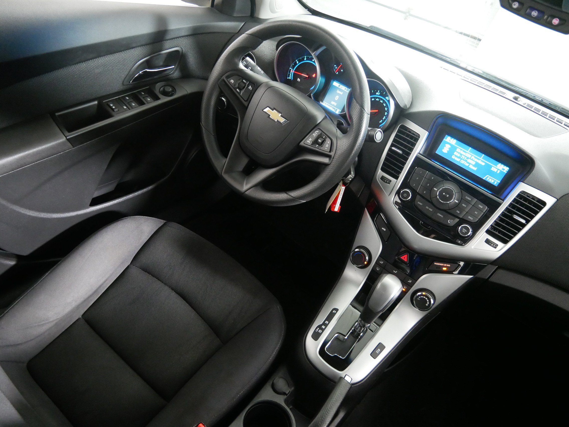 Used 2015 Chevrolet Cruze LT FWD image 9
