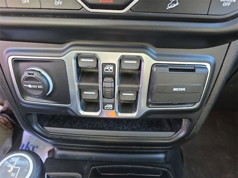 Used 2020 Jeep Wrangler Unlimited Sport S image 29