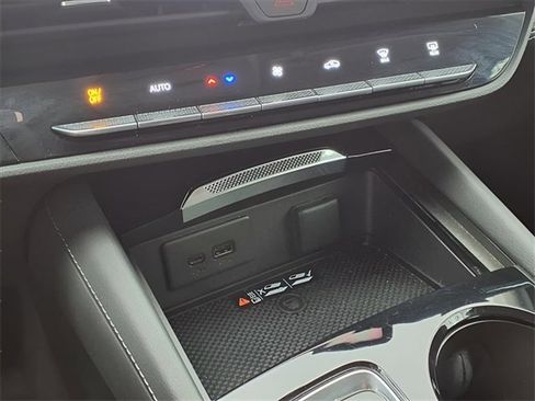 Used 2025 Buick Envision Preferred image 13