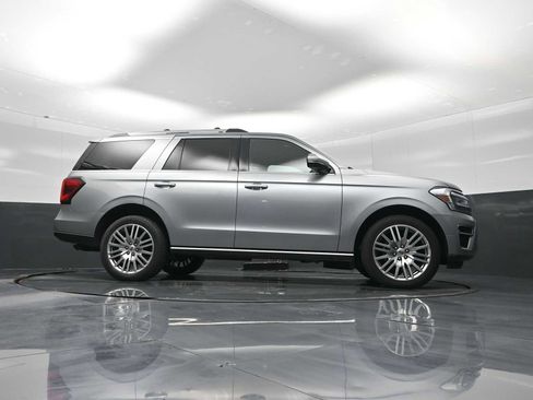 Used 2023 Ford Expedition Limited AWD/4WD image 41