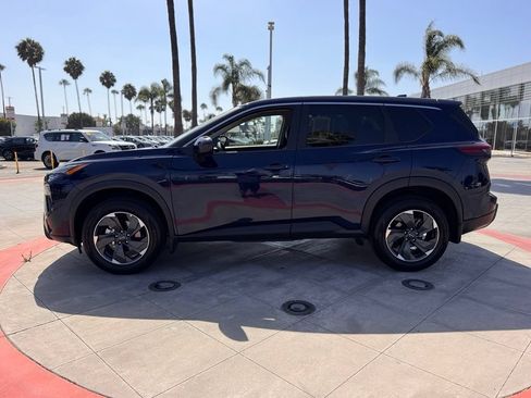 Certified 2026 Nissan Rogue SV AWD/4WD image 6