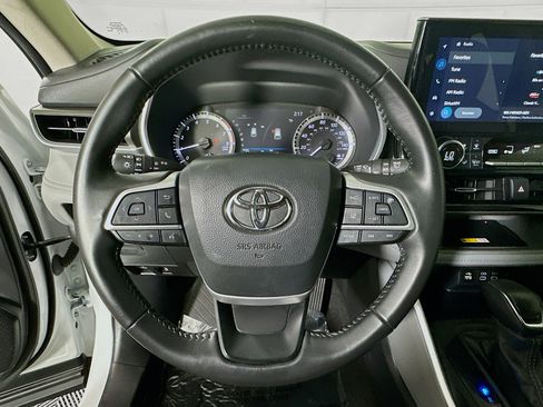 Certified 2024 Toyota Highlander XLE image 15