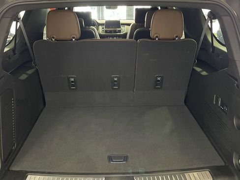 Used 2023 Chevrolet Suburban High Country w/ Advanced Technology Package image 38