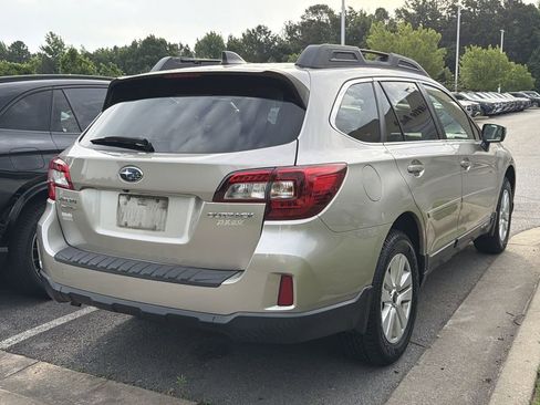 Used 2017 Subaru Outback 2.5i Premium AWD/4WD image 4