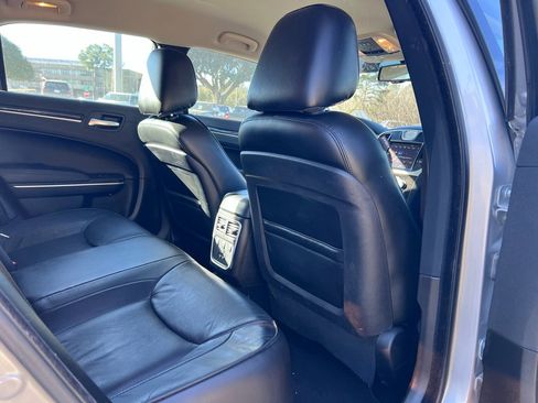 Used 2022 Chrysler 300 Touring L w/ Comfort Group image 9