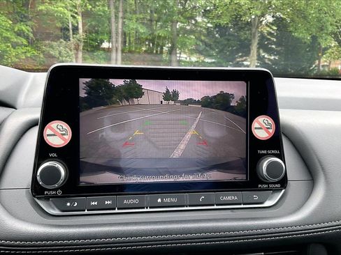 Used 2024 Nissan Rogue S FWD image 14