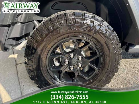 Used 2025 Jeep Wrangler Willys image 33