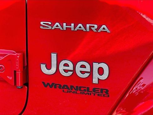 Used 2019 Jeep Wrangler Unlimited Sahara AWD/4WD image 28