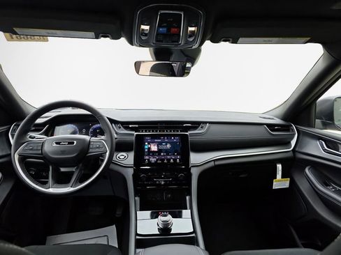 New 2025 Jeep Grand Cherokee L Laredo w/ Luxury Tech Group I image 38