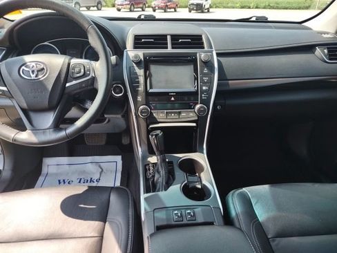 Used 2017 Toyota Camry XLE w/ Moonroof Package FWD image 14
