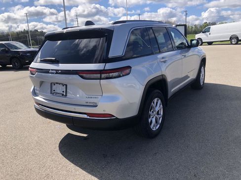 Used 2022 Jeep Grand Cherokee Limited AWD/4WD image 11