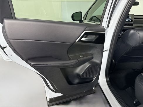 Used 2024 Mitsubishi Outlander SE image 26