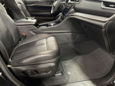 Used 2023 Jeep Grand Cherokee Limited image 13