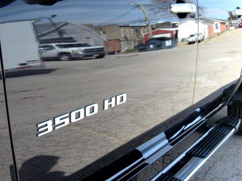 Used 2024 Chevrolet Silverado 3500 LTZ w/ LTZ Convenience Package image 18