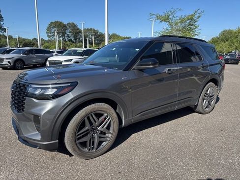 Certified 2026 Ford Explorer ST-Line w/ ST-Line Street Pack RWD image 15