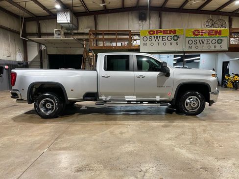 Used 2022 Chevrolet Silverado 3500 LT w/ Convenience Package image 4
