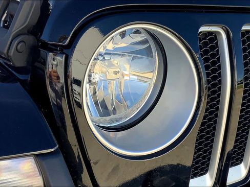 Used 2019 Jeep Wrangler Unlimited Sahara image 26