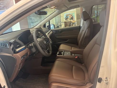 Used 2026 Honda Odyssey Touring image 11