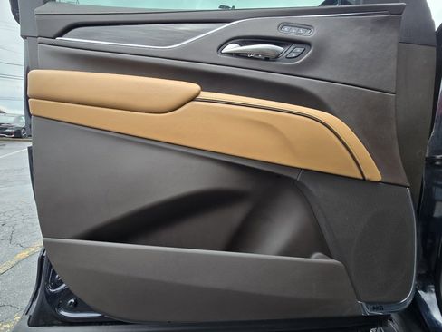 Used 2021 Cadillac Escalade Premium Luxury image 15