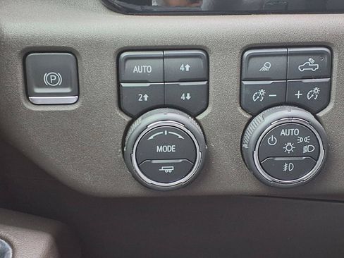 Used 2023 Chevrolet Silverado 1500 LTZ AWD/4WD image 16