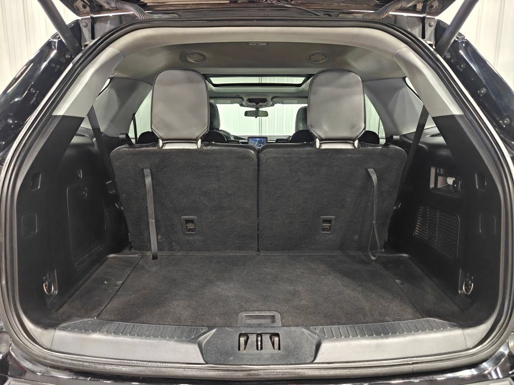Used 2021 Ford Explorer XLT w/ Equipment Group 202A AWD/4WD image 34