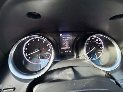 Used 2018 Toyota Camry SE w/ Moonroof Package FWD image 13