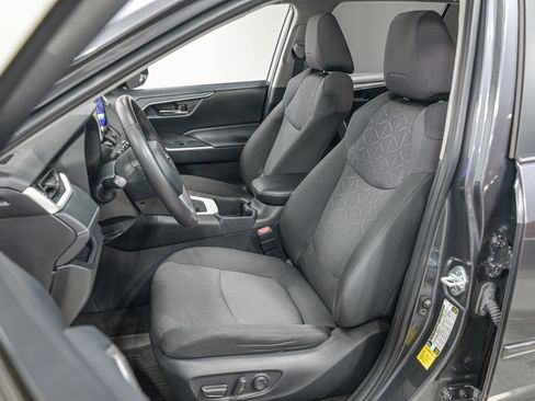 Used 2024 Toyota RAV4 XLE w/ Convenience Package AWD/4WD image 16