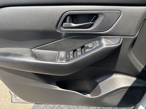 Used 2024 Nissan Rogue S FWD image 9