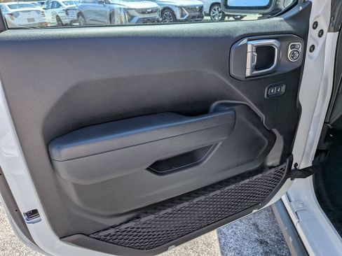 Used 2025 Jeep Gladiator Sport AWD/4WD image 9