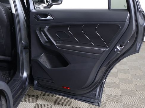 Used 2023 Volkswagen Tiguan SE w/ Panoramic Sunroof Package image 27