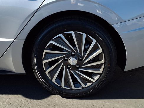 Used 2023 Hyundai Sonata SEL w/ Cargo Package image 4