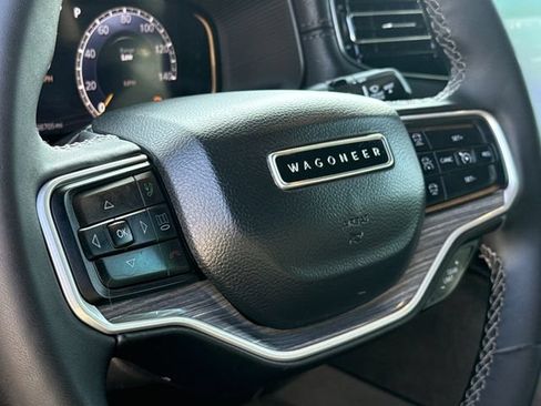 Used 2023 Jeep Wagoneer L Series II w/ Premium Group I AWD/4WD image 29