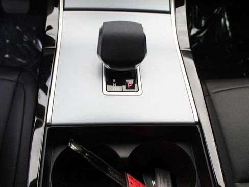 Used 2025 Land Rover Range Rover Evoque S image 16