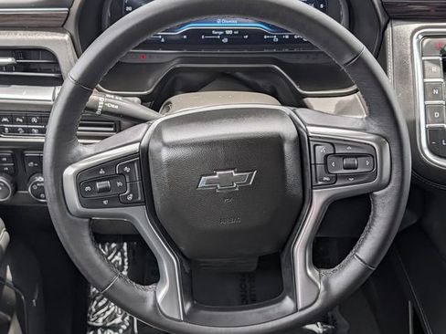 Used 2022 Chevrolet Tahoe Z71 w/ Luxury Package AWD/4WD image 11