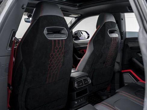 Used 2024 Lamborghini Urus Performante AWD/4WD image 32
