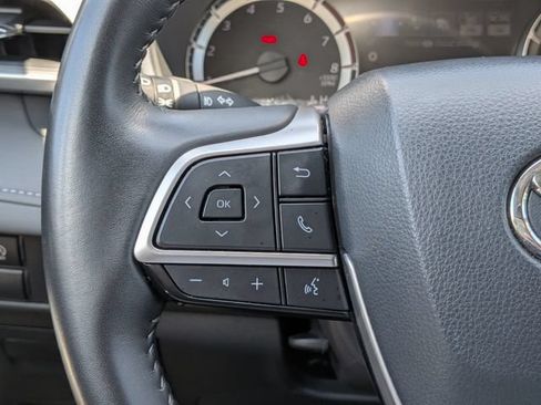 Used 2025 Toyota Highlander XLE AWD/4WD image 28
