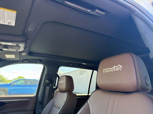 Used 2025 Chevrolet Suburban High Country w/ LPO, Illumination Package AWD/4WD image 3