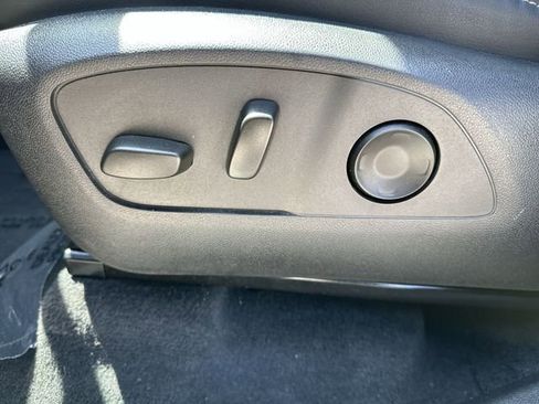 Used 2025 Buick Enclave Preferred AWD/4WD image 16