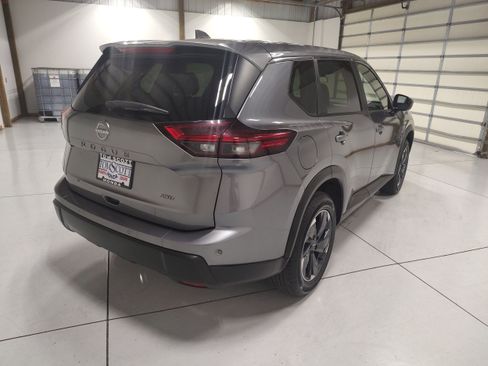 Used 2025 Nissan Rogue SV AWD/4WD image 13