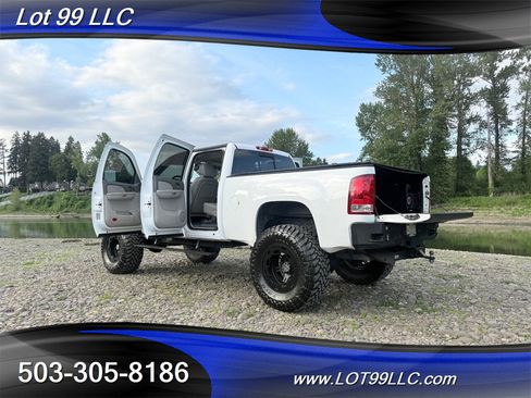 Used 2009 GMC Sierra 2500 SLT w/ Entertainment Package AWD/4WD image 31