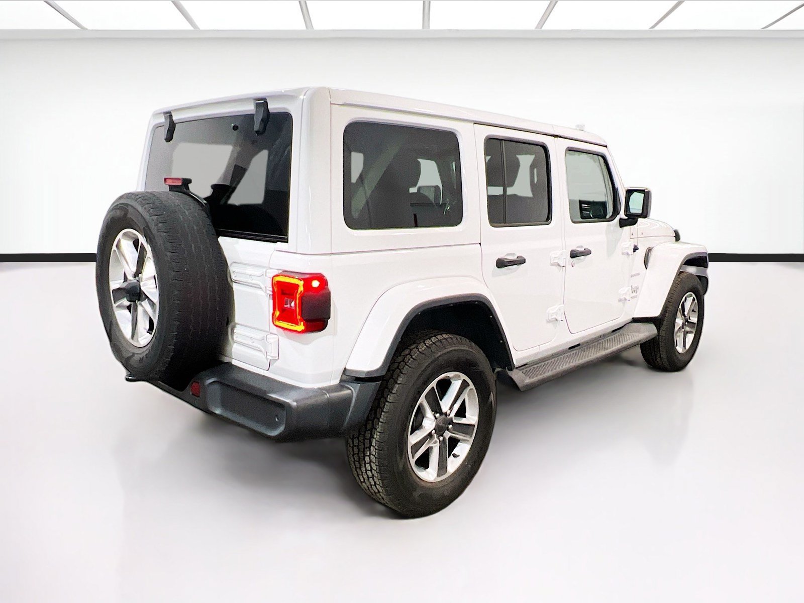 Used 2022 Jeep Wrangler Unlimited Sahara w/ LED Lighting Group AWD/4WD image 4