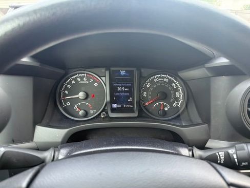 Used 2022 Toyota Tacoma SR AWD/4WD image 13