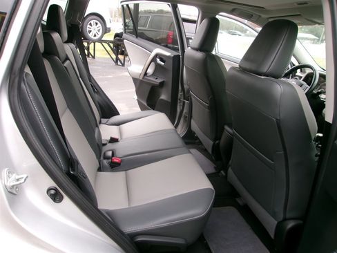 Used 2015 Toyota RAV4 Limited image 17