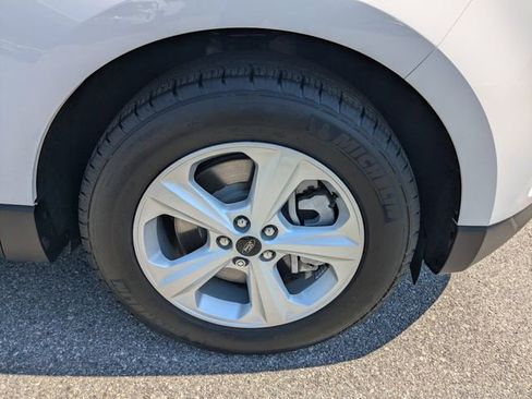 Used 2023 Ford Edge SE image 11