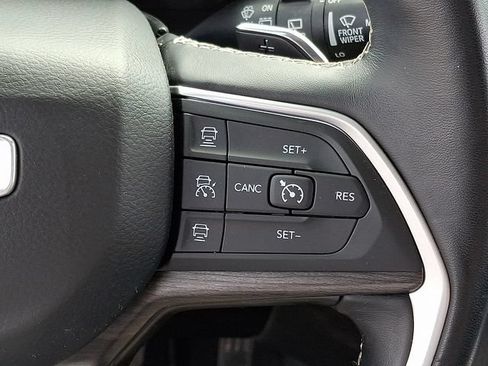 Used 2021 Jeep Grand Cherokee L Limited AWD/4WD image 24
