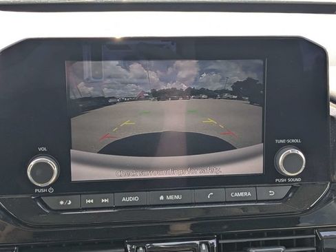 Used 2025 Nissan Pathfinder SV FWD image 28